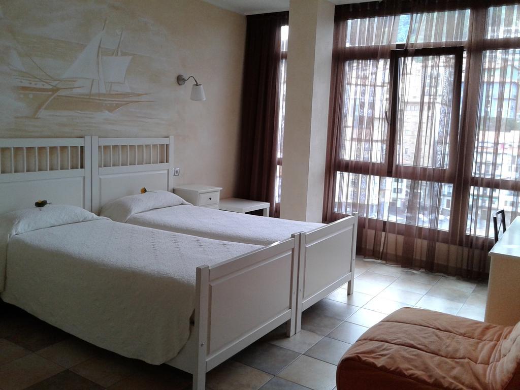 Hotel Zumalabe Mutriku Bagian luar foto